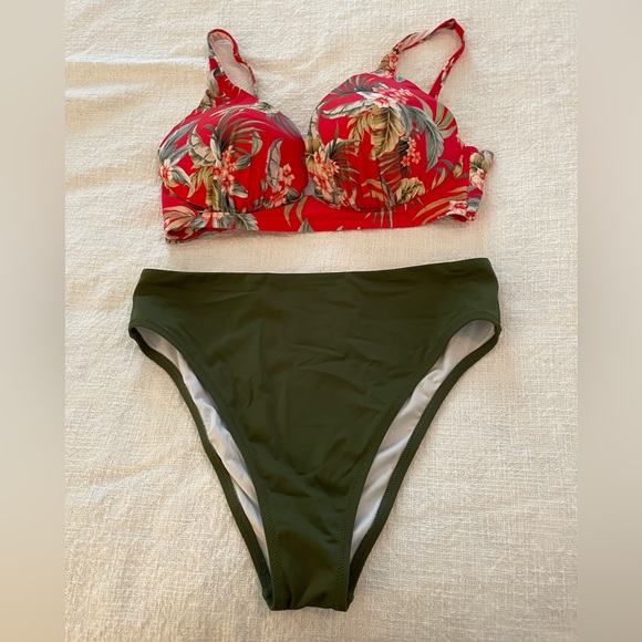 2 piece swimsuit - Picture 1 of 4